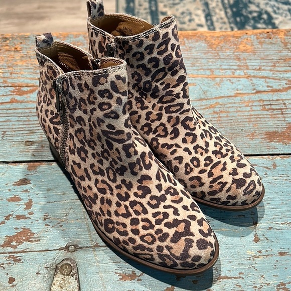 Lucky Brand Basel Leopard Printed Leather Side Zip Block Heel Ankle Booties SZ 6 - Picture 1 of 6